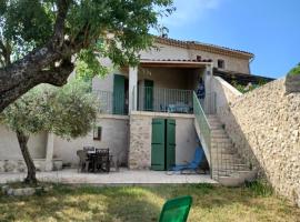 LA MAISON DES MOULINS, hotel in Régusse