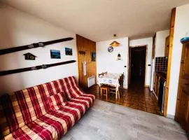 Studio cabine cosy aux Saisies, sud, 4 pers, skis aux pieds, proche ESF, tout équipé - FR-1-293-169