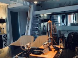 Little Suite Near Lake Maggiore, hotel em Verbania