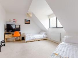 Cosy Twin beds with parking and Smart TV in a great location, hotel in Bexleyheath