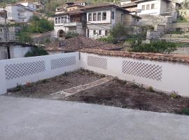 Te MuzzeU Hostel, hostel in Berat