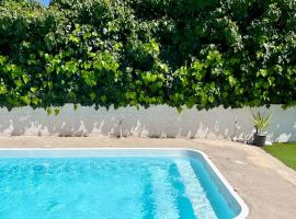 Pool Villa Lagonisi 5min from Beach, khách sạn ở Koropíon