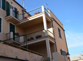 Appartamento Fronte Mare Teresa, hotelli kohteessa Albisola Superiore