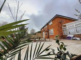 Ensuite Rooms next to Sanderson Hall 71 Mickleham Road BR5 2RW, ξενοδοχείο σε Foots Cray