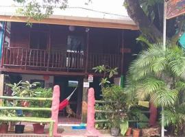 Downtown Montezuma Hostel, hotel em Montezuma