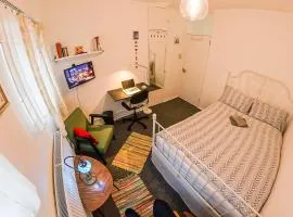 Centrally Located Comfortable Room in London