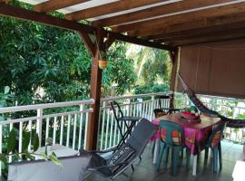 Sous le manguier, vacation rental in Sainte-Anne