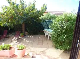 Petite maison climatisée avec terrasse, piscine, tennis à Bormes-les-Mimosas, à 5 min de la plage - FR-1-251-815