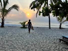 Diani Sun Beachfront Studio，位于乌昆达的度假短租房