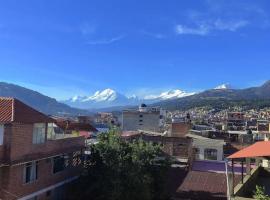 Shared Room. Panoramic apartment. Amazing views of mountains, viešbutis mieste Huarasas