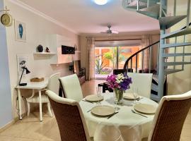 Charming 3 bedroom apartment, haustierfreundliches Hotel in Playa San Juan