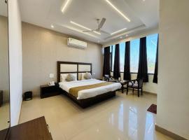 Hotel The Benz, hotel malapit sa Chandigarh International Airport - IXC, Chandīgarh