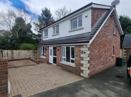 Sullatober House with hot tub and games room, villa in Carrickfergus