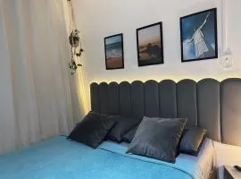 Loft com vista lateral para o mar