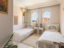 Charming 2-Bed Oasis Pool View, apartament a Marràqueix