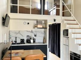 Charmante maison - WIFI FIBRE, parking, terrasse - Port et plage &agrave; pied, casa de campo em La Chaume