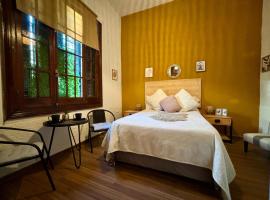 Expreso trescrucesdos, guest house in Montevideo