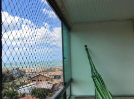 Apto amplo 1dorm vista para o mar, hotel in Tramandaí