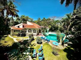 Villa Ramos - Private Beachfront with a View, hótel í Cabarete