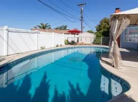 Private Room with Laundry and Pool access