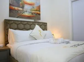 Chalet Blissful - Serene 2BR Duplex Stay in Oasis, Near Masdar Park