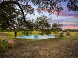 Hill Country Mirage, Cama e café (B&B) em Bandera