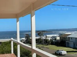 Surfers Delight Beach House has great Green Island view