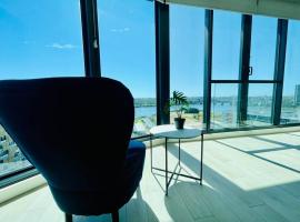 Fascinating waterview 2 bedrooms condo (Parking), căn hộ chung cư cao cấp ở Sydney
