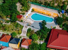 Windy Garden Hostel, hotel en Hang Suối