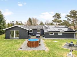 Stunning Home In Hals With Sauna – domek wiejski w mieście Hals