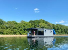 2 Bedroom Nice Ship In Zlocieniec: Złocieniec şehrinde bir tekne