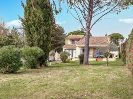 Stunning Home In Loriol-du-comtat With Wifi, hotell i Loriol-du-Comtat