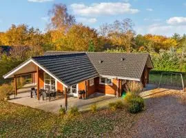 Nice Home In Glesborg With Wifi