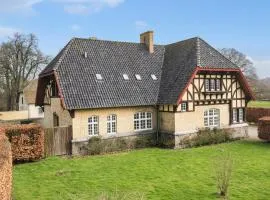 5 Bedroom Cozy Home In Næstved