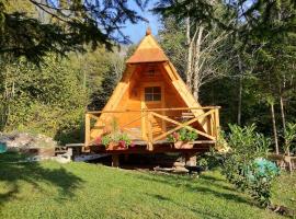 Lepa Lopa resort, hotel in Stahovica