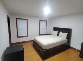 Entire house - 4 Bedroom-Enfield, hotel v destinaci Enfield