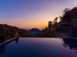 Stunning 4br Pool villa Unbelievable Seaview views, hotell i Karon Beach