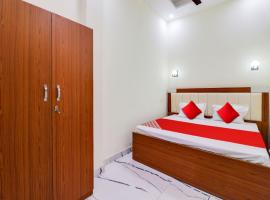 OYO Heaven Inn Guest House & Restro, hotel in zona Aeroporto di Pantnagar - PGH, Rudrapur