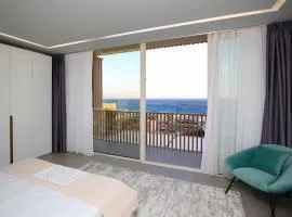 Luxurious 5 Bedroom Beach Villa