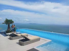 Copacabana Luxury sea-view room with infinity pool01, hotell i Jomtien Beach