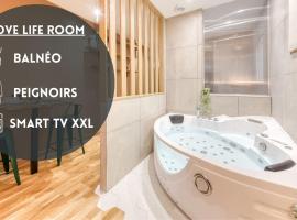 Love Life Room-Jacuzzi-Netflix-Accès-24/7-Privé、エタンプのホテル