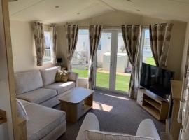 Newbeach Holiday Park - Greenfields, hotel with parking in Dymchurch