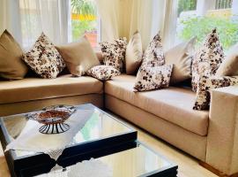Villa richement meublée au cité Ennacer 98€/j, hotel in Ariana