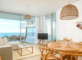 Med Two luxury apartment with sea view, viešbutis Fuenchiroloje