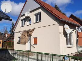 Klimatisiertes Ferienhaus in Bükfürd mit Botanischem Garten, hotell i Bük