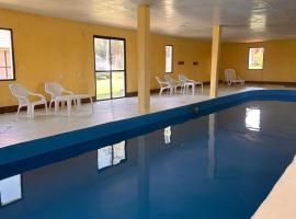 Cabañas Altos de Artalaz, bungalow em Colón