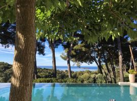 Villa luxe avec magnifique vue mer, viešbutis mieste Ceyreste