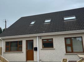 Mourneview Lodge, hotel with parking in Ballymartin