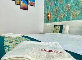 La Curcuma Luxury Homestay, hotell sihtkohas Khajurāho