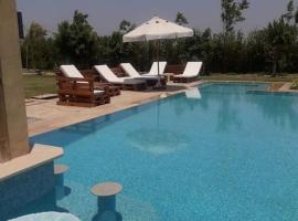 Private villa at a gated community, Hotel mit Parkplatz in Giza